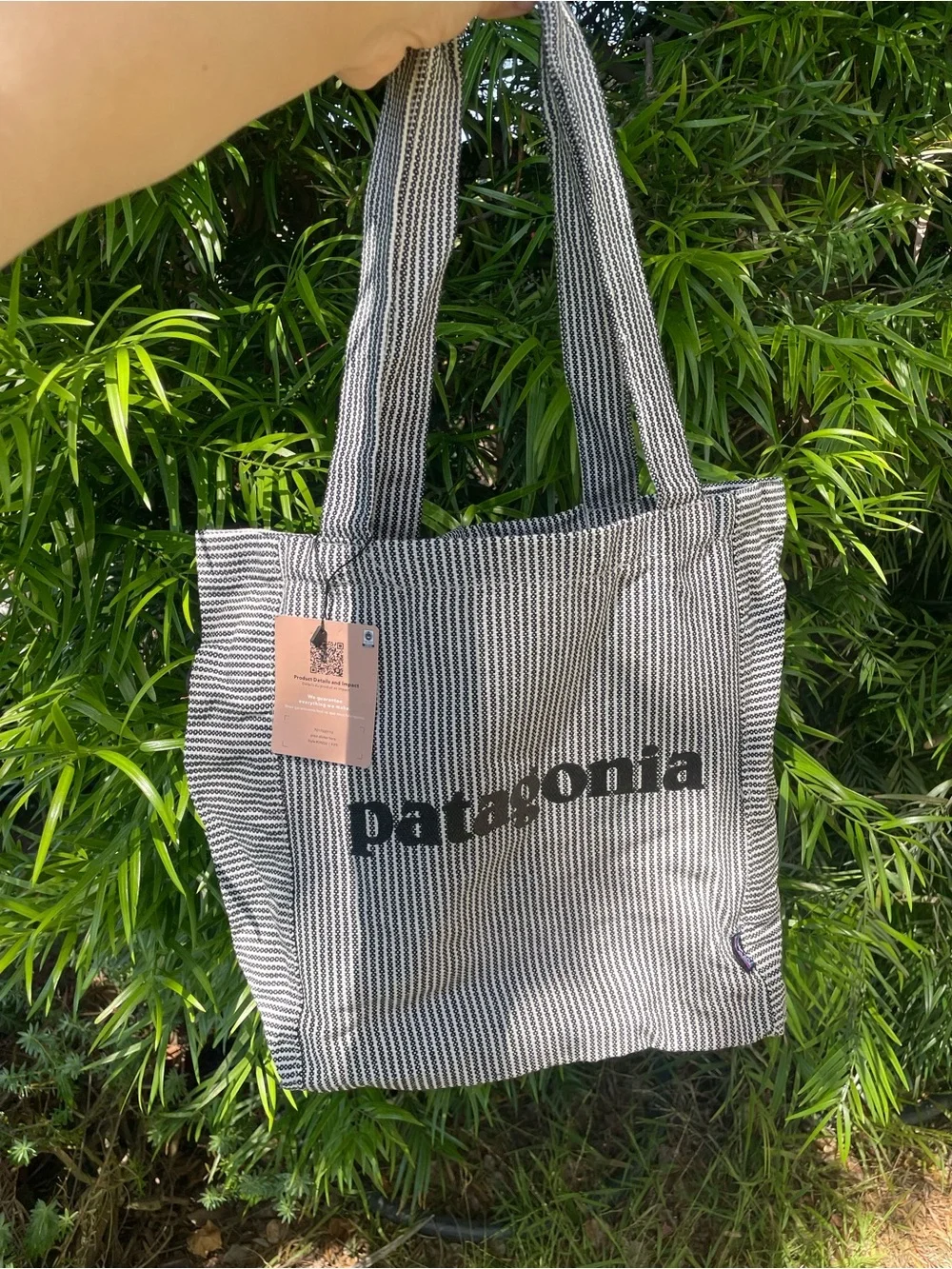 Patagonia tote bold